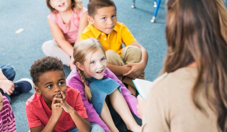 teacher with students reading (2)