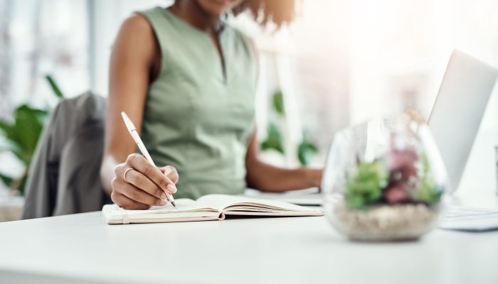 taking notes writing (2)
